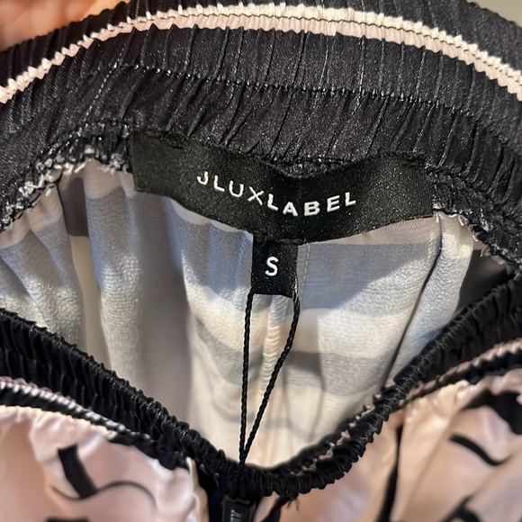 Geometric Black and White Wide-Leg Pants - Picture 6 of 7